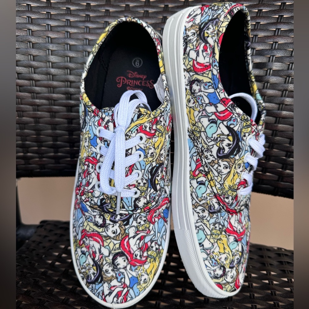 DISNEY PRINCESS SNEAKERS. SIZE 9 LOW TOP CANVAS SNEAKERS.